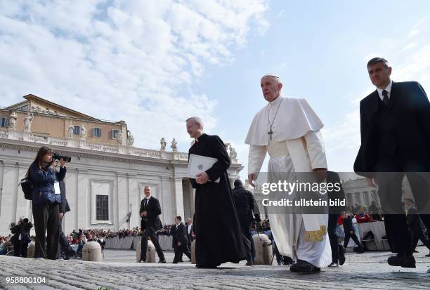 Rom, Vatikan Papst Franziskus I. Bei der woechentlichen Generalaudienz auf dem Petersplatz