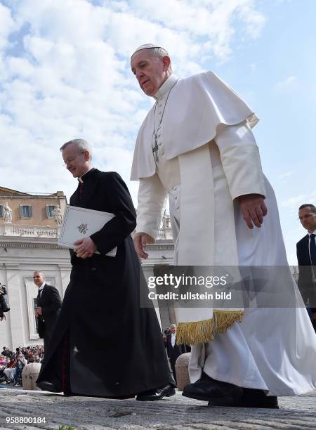 Rom, Vatikan Papst Franziskus I. Bei der woechentlichen Generalaudienz auf dem Petersplatz