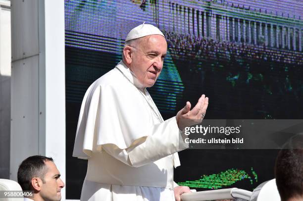 Rom, Vatikan Papst Franziskus I. Bei der woechentlichen Generalaudienz auf dem Petersplatz