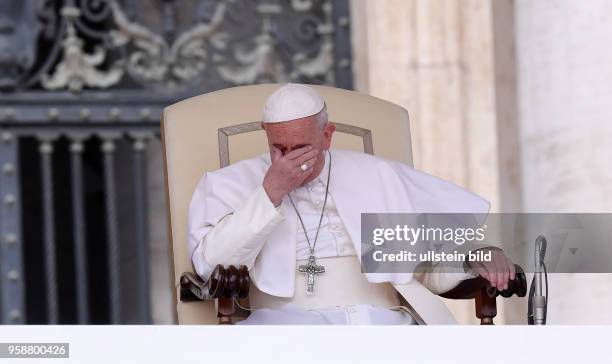 Rom, Vatikan Papst Franziskus I. Bei der woechentlichen Generalaudienz auf dem Petersplatz