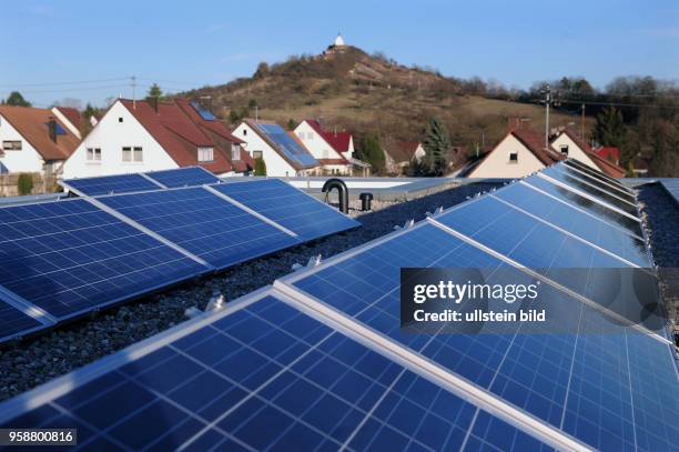 Rottenburg - Wurmlingen Solaranlage auf einem Dach eines Einfamilienhauses mit Blick auf die Wurmlinger Kapelle