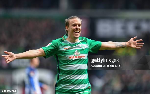 Werder Bremen - Hertha BSC Berlin Max Kruse bejubelt den Treffer zum 1:0