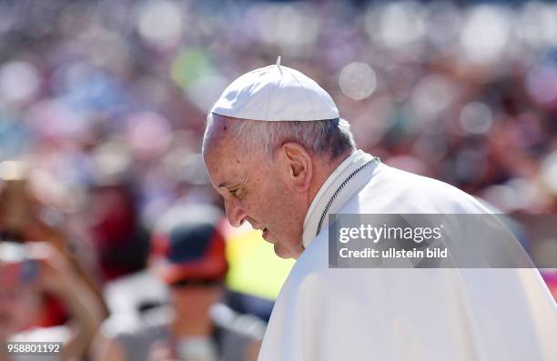 Rom, Vatikan Papst Franziskus I. Bei der woechentlichen Generalaudienz auf dem Petersplatz