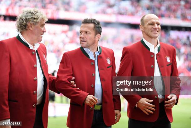 Bayern Muenchen - SC Freiburg FC Bayern Muenchen Legenden; Lothar Matthaeus mit Ex Torwart Jean-Marie Pfaff und Hans Pfluegler