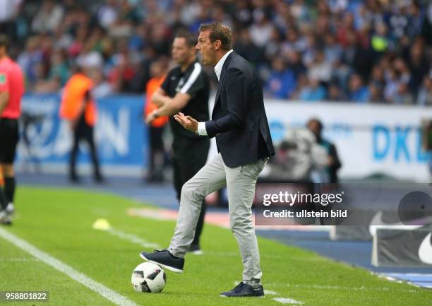 Fussball GER, 1. Bundesliga Saison 2016 2017, 3. Spieltag, Hertha BSC Berlin - FC Schalke 04, Trainer Markus Weinzierl