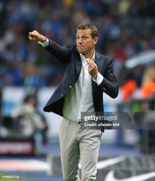 Fussball GER, 1. Bundesliga Saison 2016 2017, 3. Spieltag, Hertha BSC Berlin - FC Schalke 04, Trainer Markus Weinzierl