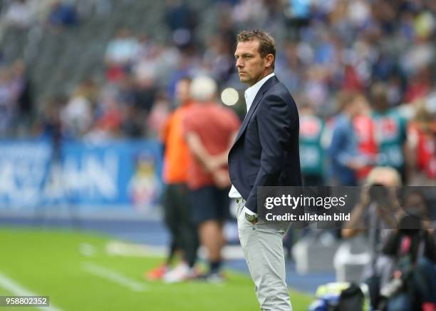 Fussball GER, 1. Bundesliga Saison 2016 2017, 3. Spieltag, Hertha BSC Berlin - FC Schalke 04, Trainer Markus Weinzierl