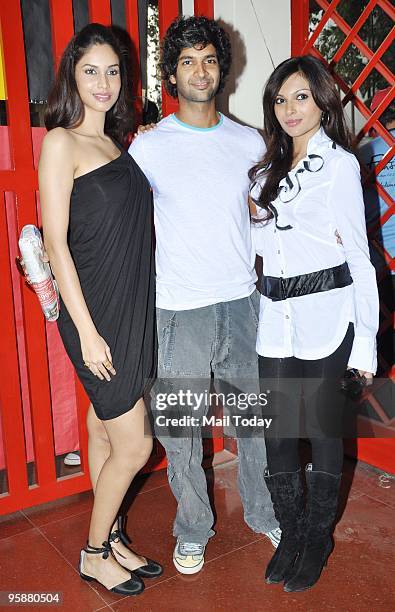 Amrita Patki, Purab Kohli and Mrinalini Sharma at an event in Mumbai on Friday, January 15, 2010.