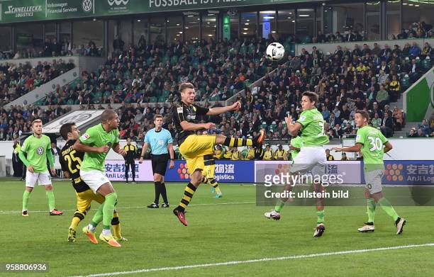 Fussball GER, 1. Bundesliga Saison 2016 2017, 4. Spieltag, VfL Wolfsburg - Borussia Dortmund, Lukasz Piszczek , mi, erzielt mit diesem Kopfball das...