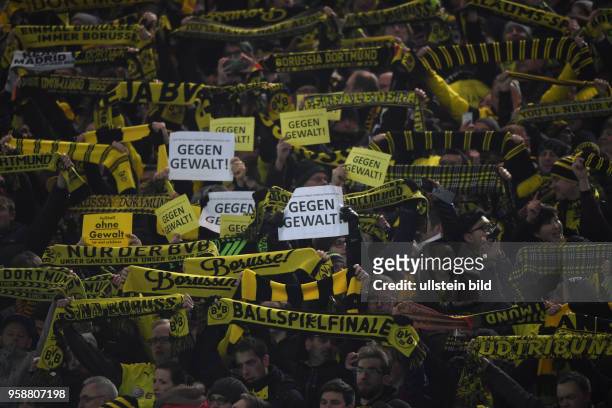 Fussball GER, DFB Pokal, Achtelfinale, Saison 2016 2017, Borussia Dortmund - Hertha BSC Berlin 1:1, 3:2 i. E., Banner und Transparente der BVB Fans...