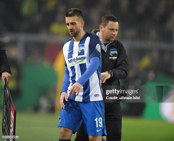 Fussball GER, DFB Pokal, Achtelfinale, Saison 2016 2017, Borussia Dortmund - Hertha BSC Berlin 1:1, 3:2 i. E., Trainer Pal Dardai, Pál Dárdai , re.,...