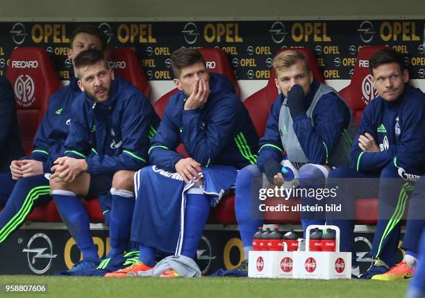 Fussball GER, 1. Bundesliga Saison 2016 2017, 25. Spieltag, FSV Mainz 05 - FC Schalke 04 0:1, v.re., Sascha Riether , Johannes Geis , Klaas-Jan...