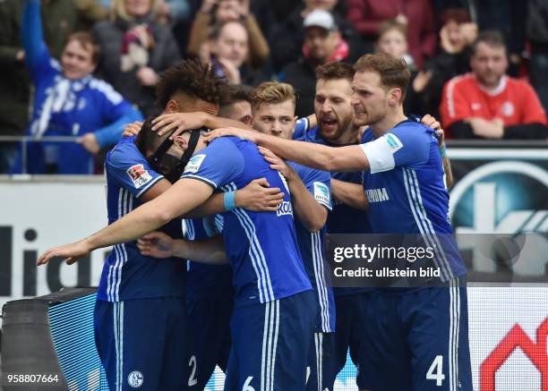 Fussball GER, 1. Bundesliga Saison 2016 2017, 25. Spieltag, FSV Mainz 05 - FC Schalke 04 0:1, Jubel Benedikt Hoewedes, Benedikt Höwedes , Guido...