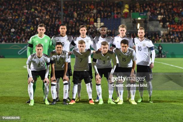Fussball U21 Laenderspiel 2017, Deutschland - England, Team Deutschland, oben v.li., Torwart Julian Pollersbeck , Davie Selke , Niklas Stark , Gideon...