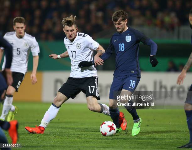 Fussball U21 Laenderspiel 2017, Deutschland 0, Maximilian Philipp , li., gegen John Swift