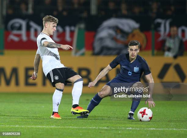 Fussball U21 Laenderspiel 2017, Deutschland 0, Max Meyer , li., gegen Harry Winks