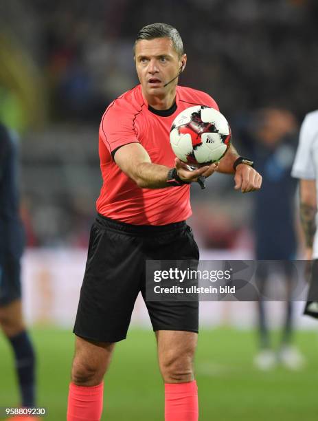 Damir Rister 26 Schiedsrichter Damir Skomina Stock Photos, High-Res Pictures, and ...