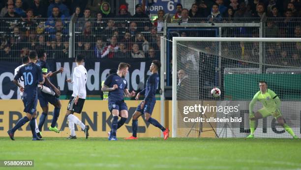 Fussball U21 Laenderspiel 2017, Deutschland 0, Nadiem Amiri , li., verd. Erzielt mit diesem Schuss das 1:0 Siegtor