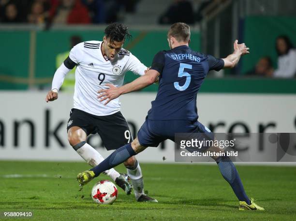 Fussball U21 Laenderspiel 2017, Deutschland 0, Davie Selke , li., gegen Jack Stephens