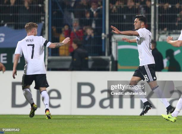 Fussball U21 Laenderspiel 2017, Deutschland - England, Jubel Max Meyer , li., und Nadiem Amiri