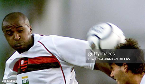 The soccer player Beto of the Flamengo team, fights for the ball against Javier Galvan of the Independiente team, in Buenos Aires, 24 October 2001....