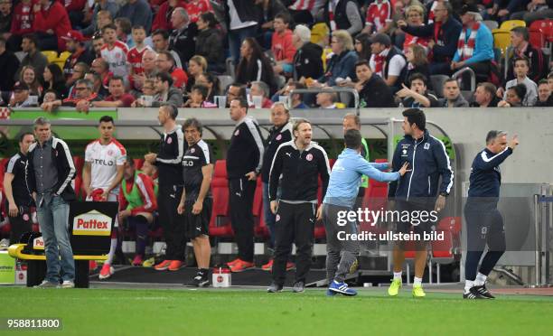 Fussball GER, 2. Bundesliga Saison 2016 2017, 26. Spieltag, Fortuna Duesseldorf - 1860 Muenchen, Tumult an der Seitenlinie, Trainer Vítor Pereira ,...