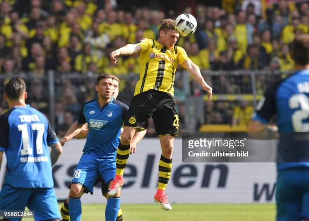 Fussball GER, 1. Bundesliga Saison 2016 2017, 32. Spieltag, Borussia Dortmund - TSG Hoffenheim 2-1, Lukasz Piszczek , links Adam Szalai