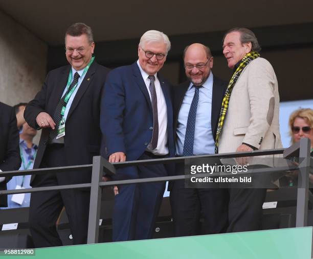 Fussball GER, DFB Pokal, Finale, Eintracht Frankfurt - Borussia Dortmund 1-2, VIP Tribuene, v.li., DFB Präsident Reinhard Grindel, Bundespraesident...