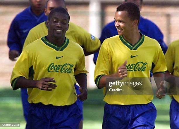 Brazilian soccer players Beto and Warley jog during a training session 02 August in Mexico City ahead of their 04 August FIFA Confederation Cup final...