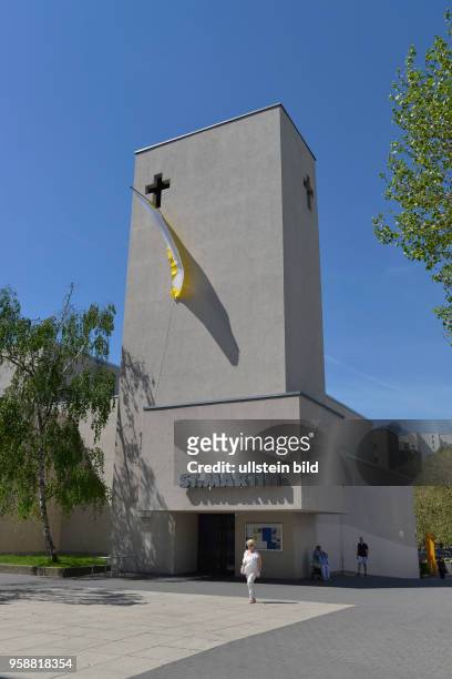 Kirche St. Martin, Wilhelmsruher Damm, Maerkisches Viertel, Reinickendorf, Berlin, Deutschland