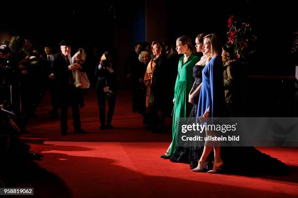 Germany/ Berlin/ Potsdamer Platz/ Berlinale/ Premiere zum Film Django im Berlinale Palast mit: Lavinia Wilson, Emilia Schuele und Nora von...