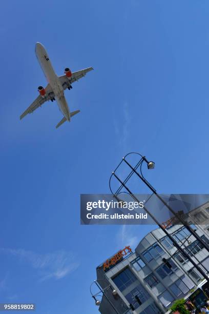 Flugzeug, Kurt-Schumacher-Platz, Reinickendorf, Berlin, Deutschland