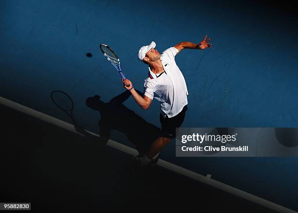 Andy Roderick Serving Andy Roddick Serve Photos and Premium High Res Pictures - Getty Images