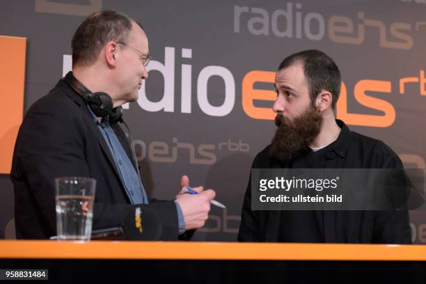 Moderator Knut Elstermann mit Regisseur Avo Kaprealian beim RadioEins Berlinale-Nighttalk am Rande der 66. Internationalen Filmfestspiele Berlin