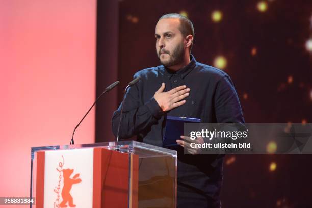 Regisseur Mahdi Fleifel mit Silbernen Bären für den Kurzfilm A MAN RETURNED anlässlich der Preisverleihung der 66. Internationalen Filmfestspiele...