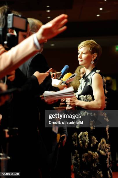 Schauspielerin Katharina Schüttler anlässlich der Eröffnung der 67. Berlinale mit dem Film DJANGO