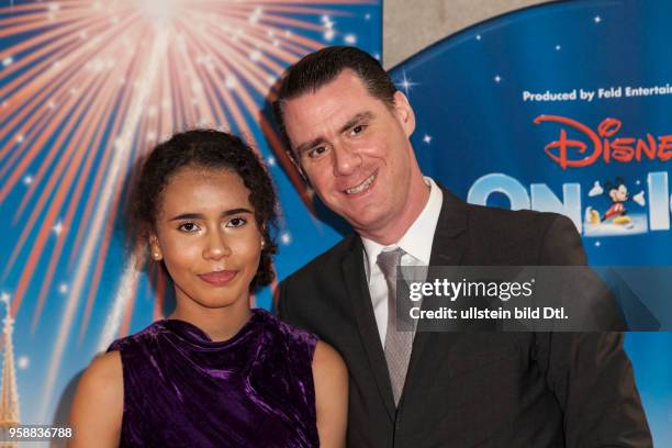 Andrej Hermlin und Tocher Rachel auf der Premiere Disney on Ice am im Velodrom in Berlin