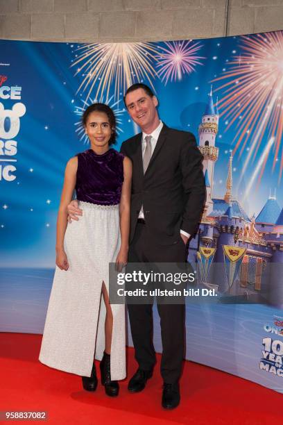 Andrej Hermlin und Tocher Rachel auf der Premiere Disney on Ice am im Velodrom in Berlin