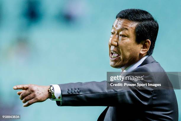 Team manager Choi Kang-Hee of Jeonbuk Hyundai Motors FC gestures during the AFC Champions League 2018 Group F match between Jeonbuk Hyundai Motors FC...