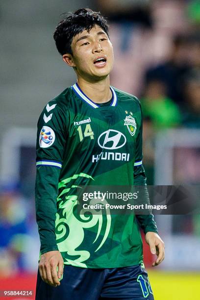 Lee Seung-Gi of Jeonbuk Hyundai Motors FC reacts during the AFC Champions League 2018 Group F match between Jeonbuk Hyundai Motors FC and Buriram...