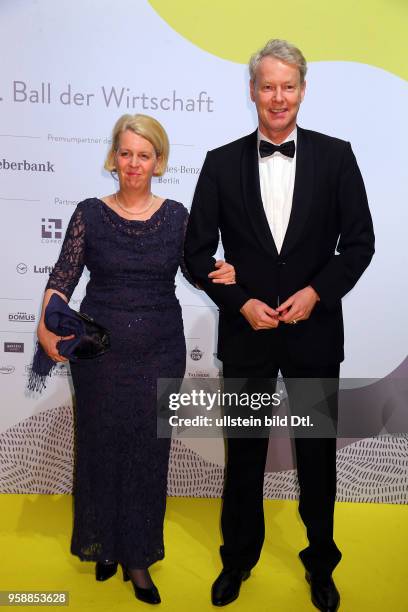 Christian Amsinck mit Frau Uta bei dem 67. Ball der Wirtschaft des VBKI im Hotel Intercontinental in Berlin