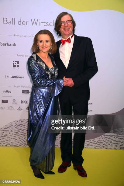 Chefin Sigrid Evelin Nikutta mit Mann Christoph Moennikes bei dem 67. Ball der Wirtschaft des VBKI im Hotel Intercontinental in Berlin