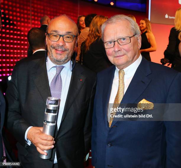 Preistraeger Sonderpreis Dr. Andreas Kaufmann | Vorsitzender des Aufsichtsrats Leica Camera AG mit Wolfgang Porsche bei der Verleihung des > Deutsche...