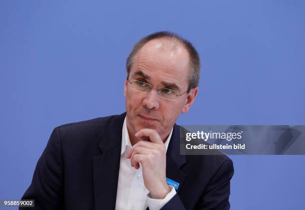 Christian Schneider, Geschäftsführer von UNICEF Deutschland, Deutschland, Berlin, Bundespressekonferenz, Thema: Vorstellung einer Studie zur...