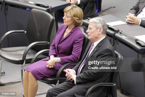 Frau Daniela Schadt, Joachim Gauck, der elfte Bundespräsident der Bundesrepublik Deutschland, Deutschland, Berlin, Deutscher Bundestag, Plenarsaal,...