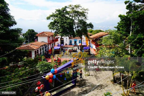 overview on pueblito paisa at cerro nutibara, medellin, colombia - medellin photos et images de collection