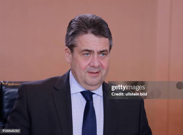 Sigmar Gabriel, Bundesminister des Auswärtigen, Deutschland, Berlin, Bundeskanzleramt, Kabinettssitzung. Das Bundeskabinett befasst sich in seiner...