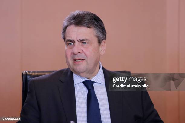 Sigmar Gabriel, Bundesminister des Auswärtigen, Deutschland, Berlin, Bundeskanzleramt, Kabinettssitzung. Das Bundeskabinett befasst sich in seiner...