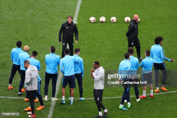 Rudi Garcia head coach of Marseille speaks to his players during an Olympique de Marseille training session ahead of the the UEFA Europa League Final...