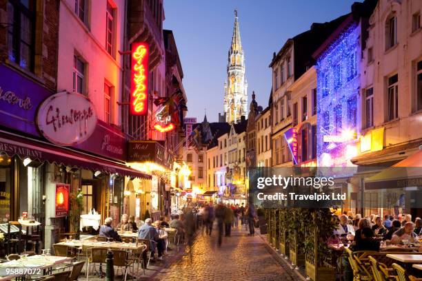 pavement cafes - región de bruselas capital fotografías e imágenes de stock